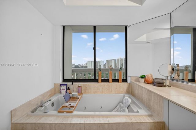 1000 Island Blvd 2105, Aventura, FL 33160