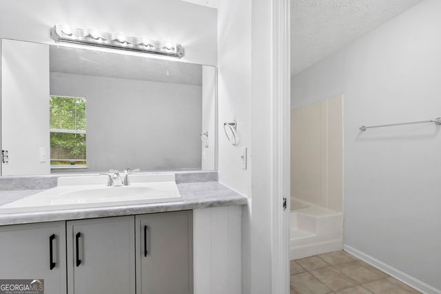 1328 Foxvale Drive, Hampton, GA 30228