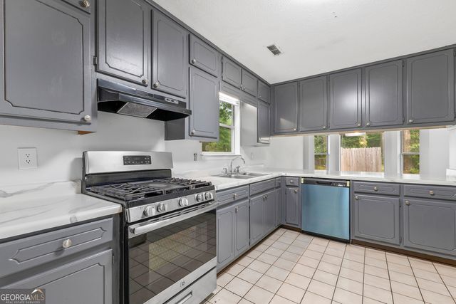 1328 Foxvale Drive, Hampton, GA 30228