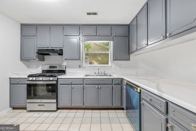 1328 Foxvale Drive, Hampton, GA 30228