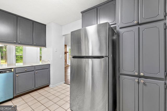 1328 Foxvale Drive, Hampton, GA 30228