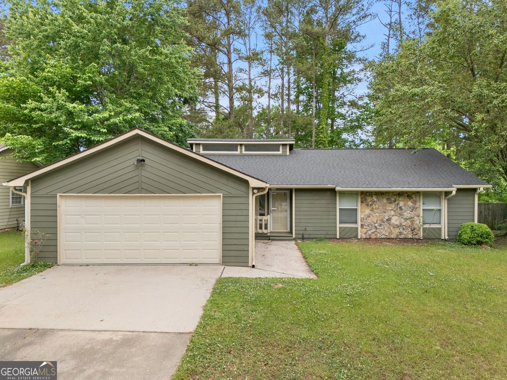 1328 Foxvale Drive, Hampton, GA 30228