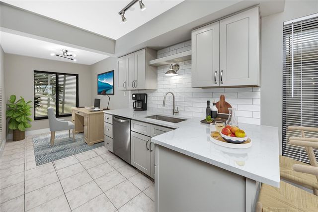 7310 SUNSHINE SKYWAY LANE S 116, St Petersburg, FL 33711