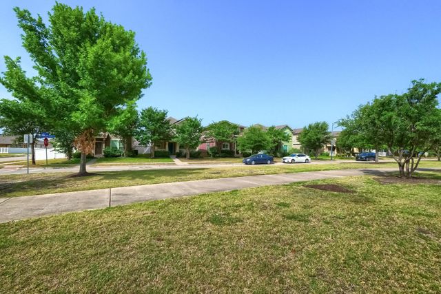 815 Craters Of The Moon BLVD, Pflugerville, TX 78660