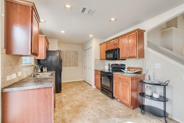 815 Craters Of The Moon BLVD, Pflugerville, TX 78660