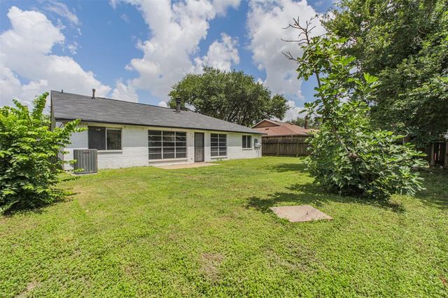 10606 Forest Leaf Drive, Sugar Land, TX 77498