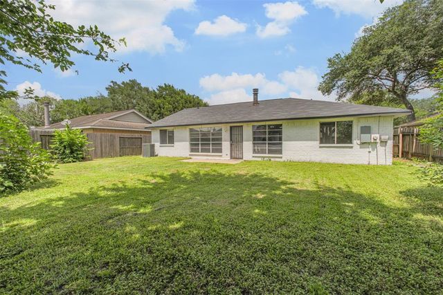 10606 Forest Leaf Drive, Sugar Land, TX 77498
