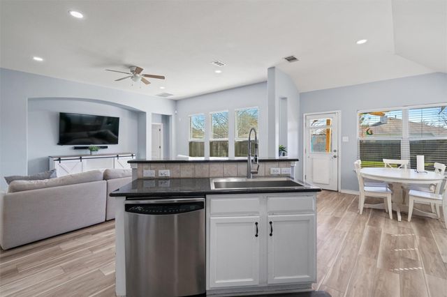 1207 Utopia LN, Hutto, TX 78634