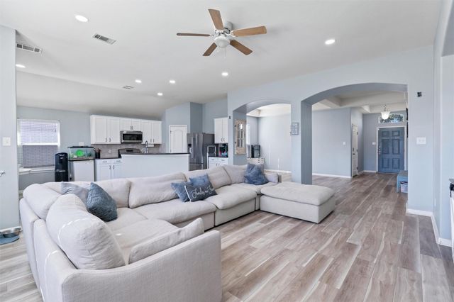 1207 Utopia LN, Hutto, TX 78634