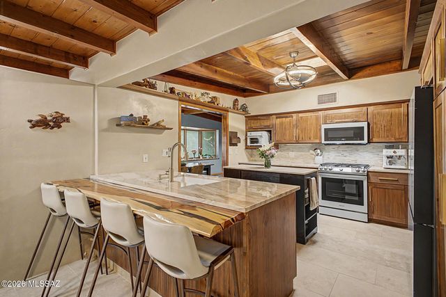 5865 N Escondido Lane, Tucson, AZ 85704