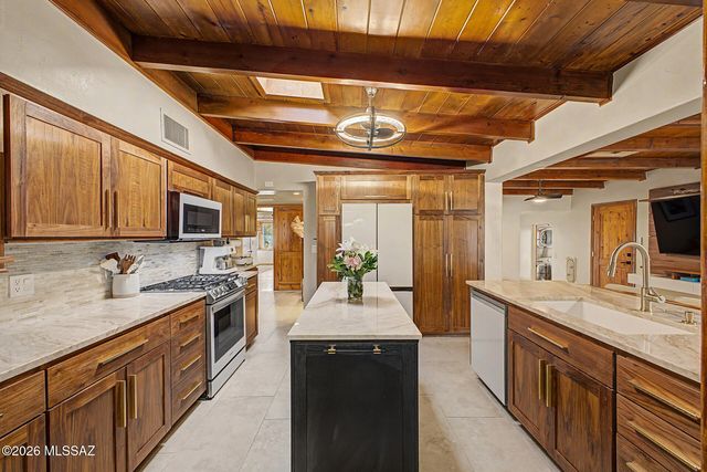5865 N Escondido Lane, Tucson, AZ 85704