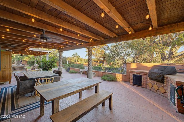 5865 N Escondido Lane, Tucson, AZ 85704