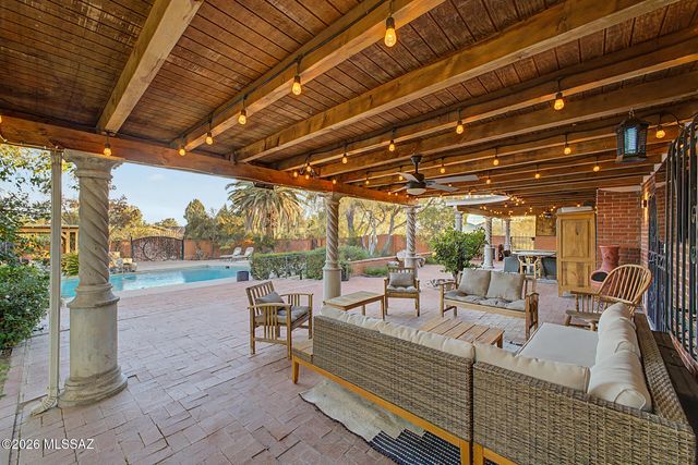 5865 N Escondido Lane, Tucson, AZ 85704