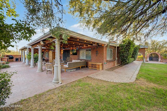 5865 N Escondido Lane, Tucson, AZ 85704