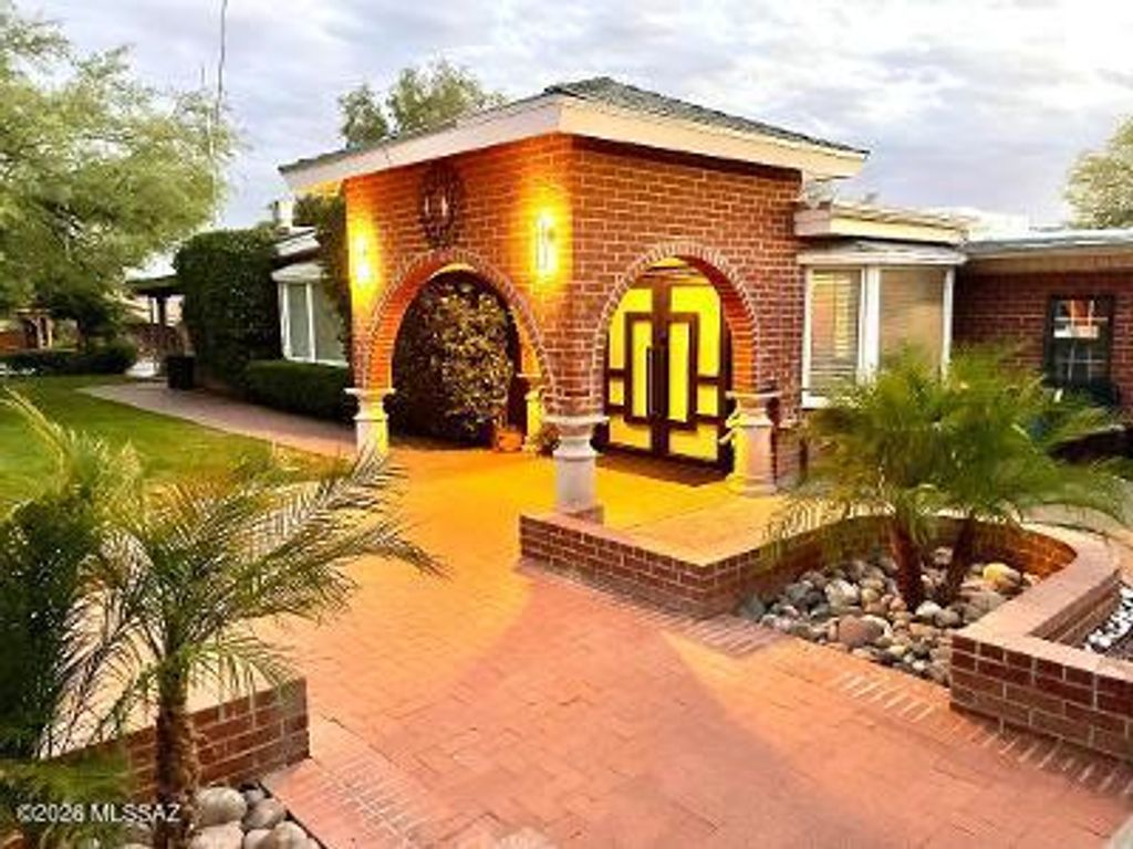 5865 N Escondido Lane, Tucson, AZ 85704