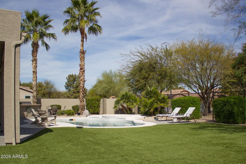 Image 3 of property listing at 4291 S DANIELSON Way, Chandler, AZ 85249