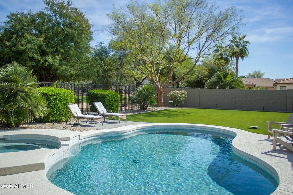 Image 4 of property listing at 4291 S DANIELSON Way, Chandler, AZ 85249