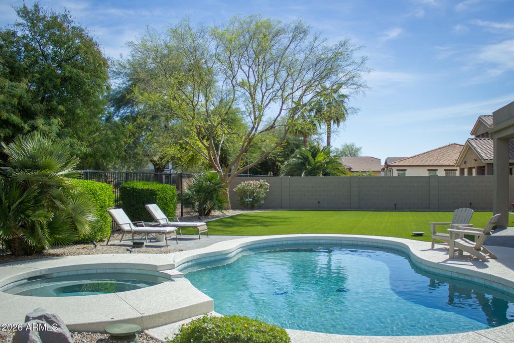 Image 5 of property listing at 4291 S DANIELSON Way, Chandler, AZ 85249