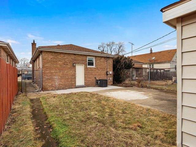 12321 S Green Street, Calumet Park, IL 60827