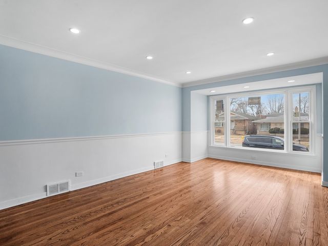 12321 S Green Street, Calumet Park, IL 60827