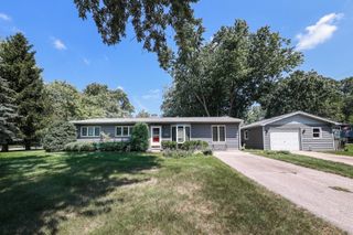 4 Crestwood Court, Montgomery, IL 60538