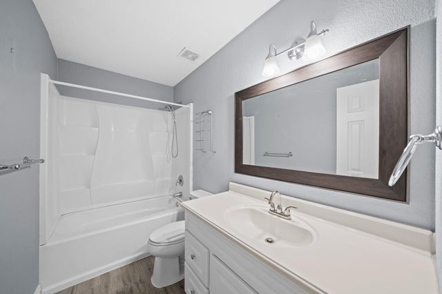 8 Hideaway Drive, Friendswood, TX 77546