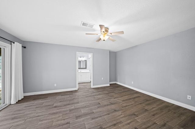 8 Hideaway Drive, Friendswood, TX 77546