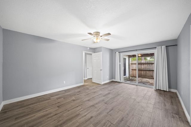 8 Hideaway Drive, Friendswood, TX 77546