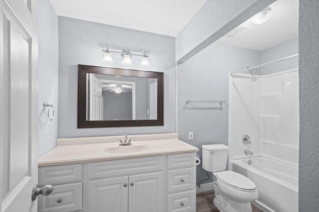 8 Hideaway Drive, Friendswood, TX 77546