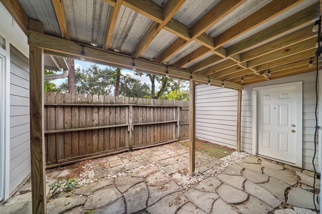 8 Hideaway Drive, Friendswood, TX 77546