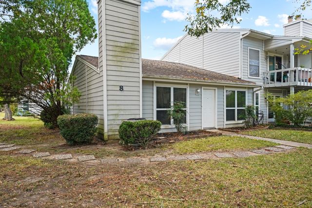 8 Hideaway Drive, Friendswood, TX 77546