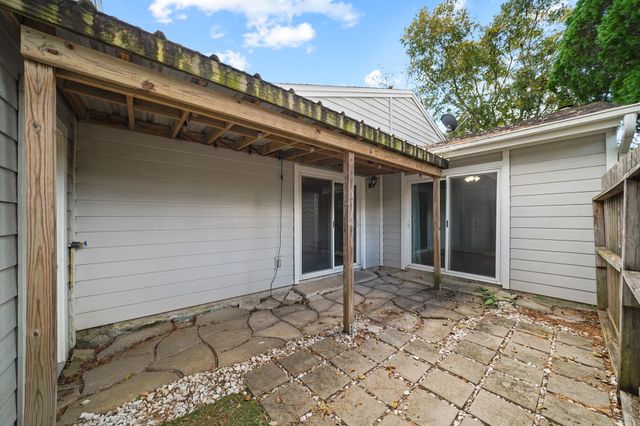 8 Hideaway Drive, Friendswood, TX 77546