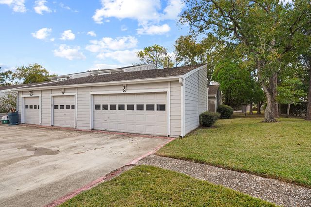 8 Hideaway Drive, Friendswood, TX 77546