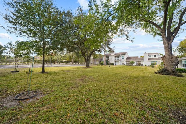 8 Hideaway Drive, Friendswood, TX 77546