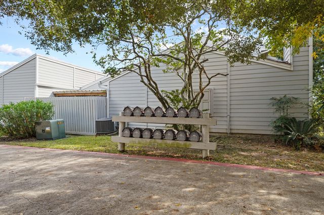 8 Hideaway Drive, Friendswood, TX 77546