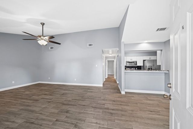 8 Hideaway Drive, Friendswood, TX 77546