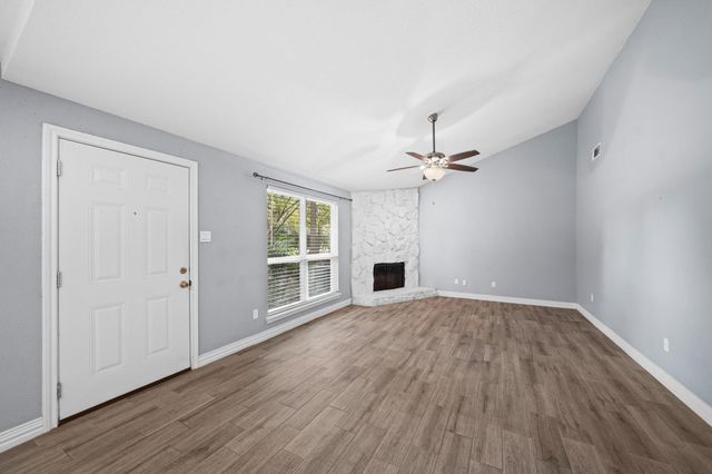 8 Hideaway Drive, Friendswood, TX 77546