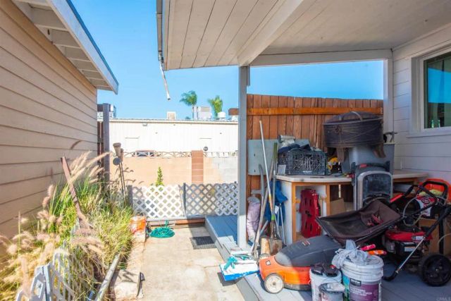 1010 Bobier Dr East 12, Vista, CA 92084