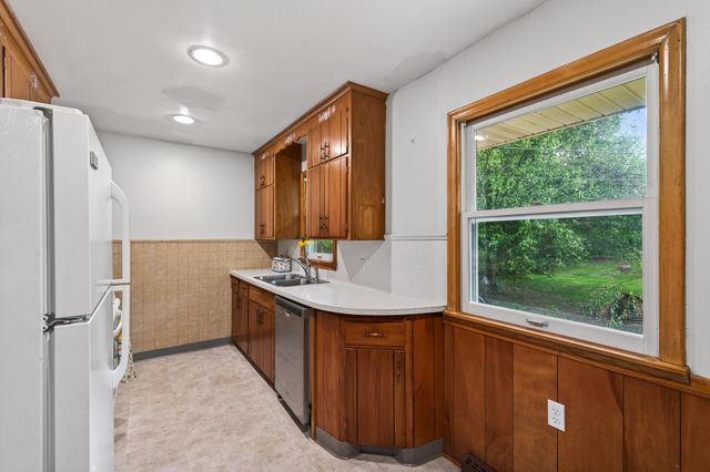 6102 Hampshire Avenue N, Crystal, MN 55428