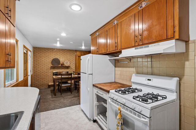 6102 Hampshire Avenue N, Crystal, MN 55428