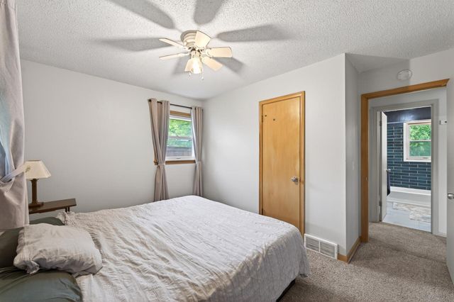 6102 Hampshire Avenue N, Crystal, MN 55428
