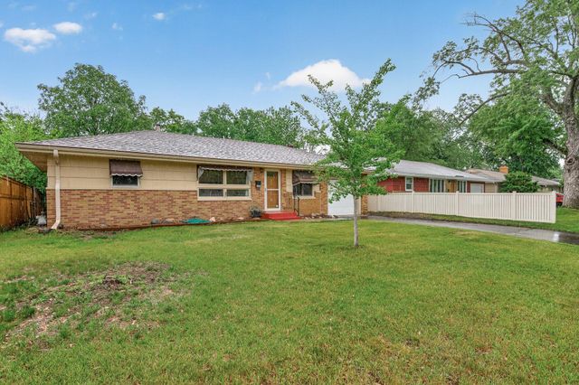 6102 Hampshire Avenue N, Crystal, MN 55428