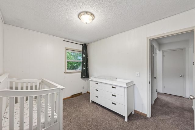 6102 Hampshire Avenue N, Crystal, MN 55428