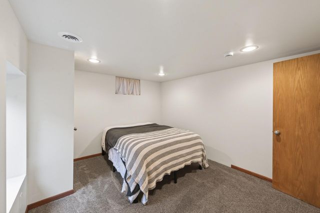6102 Hampshire Avenue N, Crystal, MN 55428