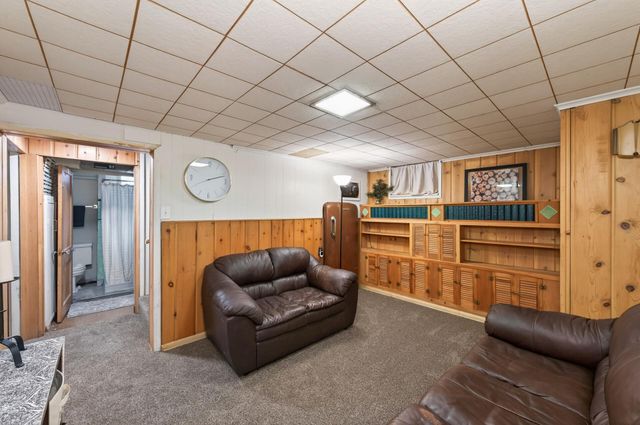 6102 Hampshire Avenue N, Crystal, MN 55428