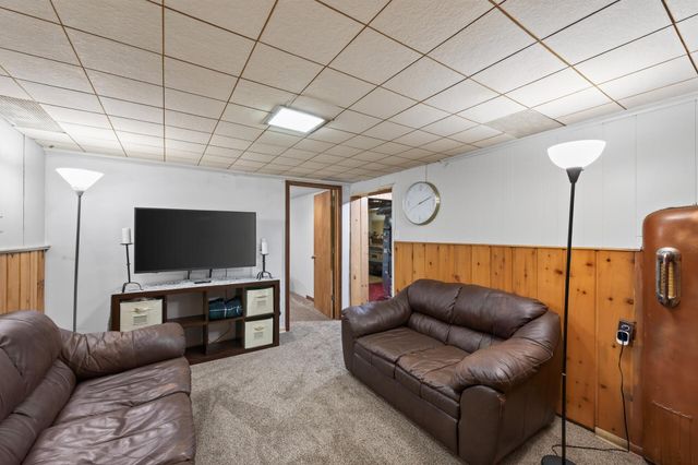 6102 Hampshire Avenue N, Crystal, MN 55428