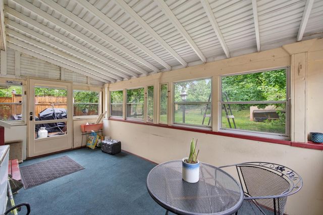 6102 Hampshire Avenue N, Crystal, MN 55428