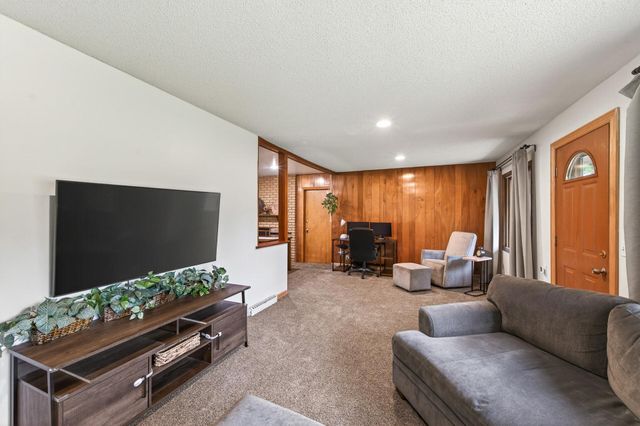 6102 Hampshire Avenue N, Crystal, MN 55428