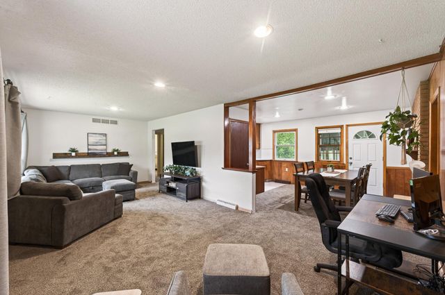 6102 Hampshire Avenue N, Crystal, MN 55428