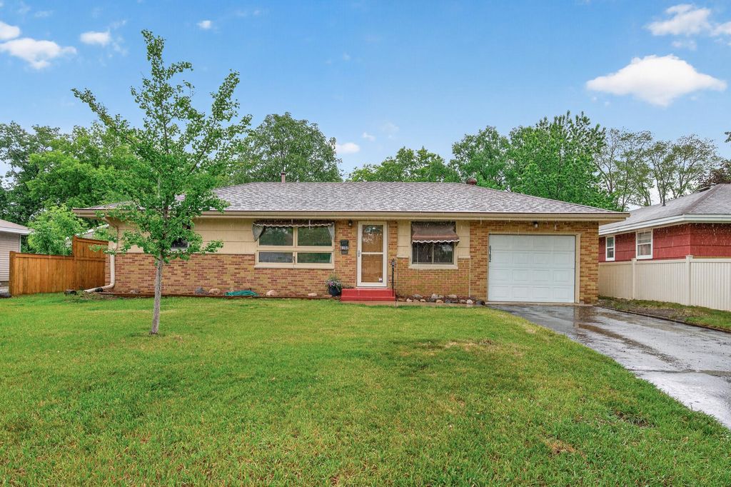 6102 Hampshire Avenue N, Crystal, MN 55428